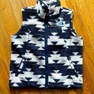 Womens xxl northface vest multi color. White black mix